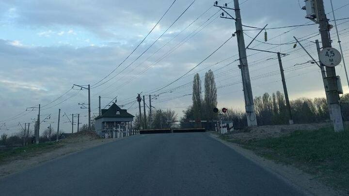 В Ленинском районе временно закроют движение через железнодорожный переезд