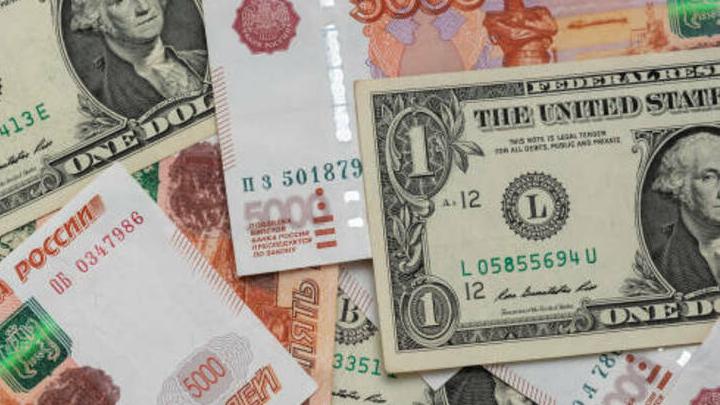 Жительница Шумейки под Энгельсом отдала мошенникам рубли и доллары