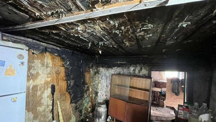 Из-за замыкания электропроводки в Татищевском районе горел дом