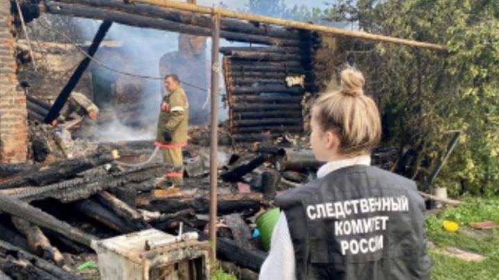 На пожаре в Аркадакском районе погибли два человека