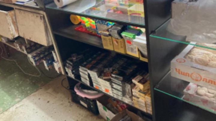 В Петровском районе у продавца магазина нашли контрафактный алкоголь и сигареты
