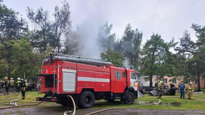 Пожар в детском лагере Саратова: медпункт перенесли в административный корпус