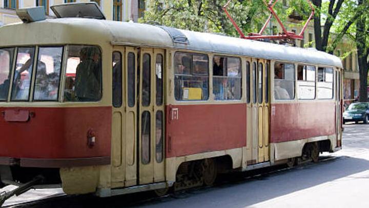 В Саратове из-за коммунальной аварии остановилось движение двух трамвайных маршрутов