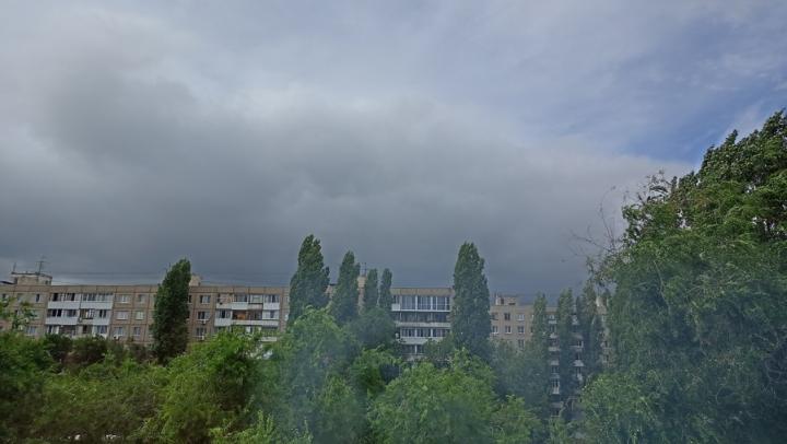 В Саратовской области снова предупреждают о шквалистом ветре и грозах