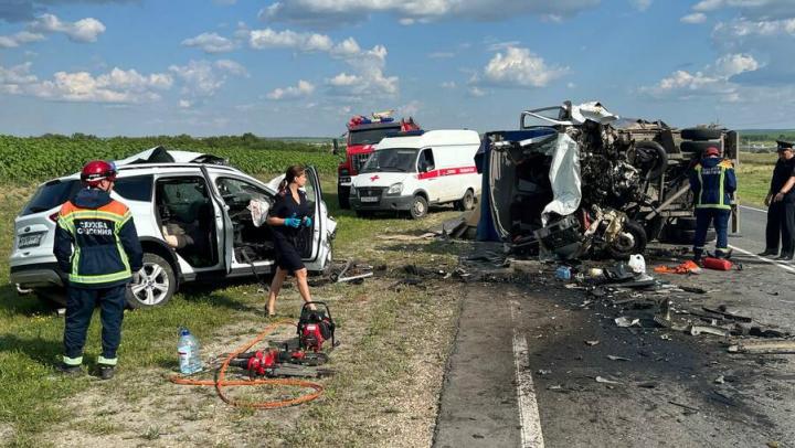 Два человека погибли в автокатастрофе в Татищевском районе