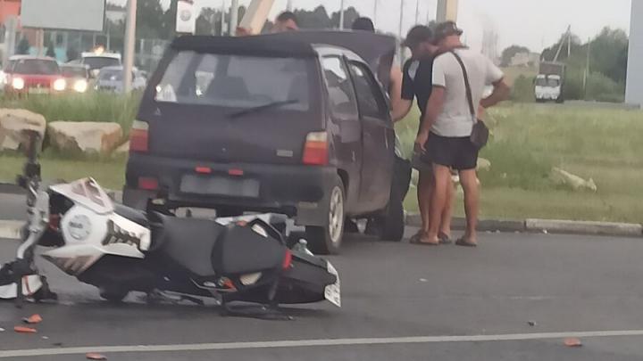 Мотоциклист оказался в больнице после столкновения с "Окой" в Юбилейном 
