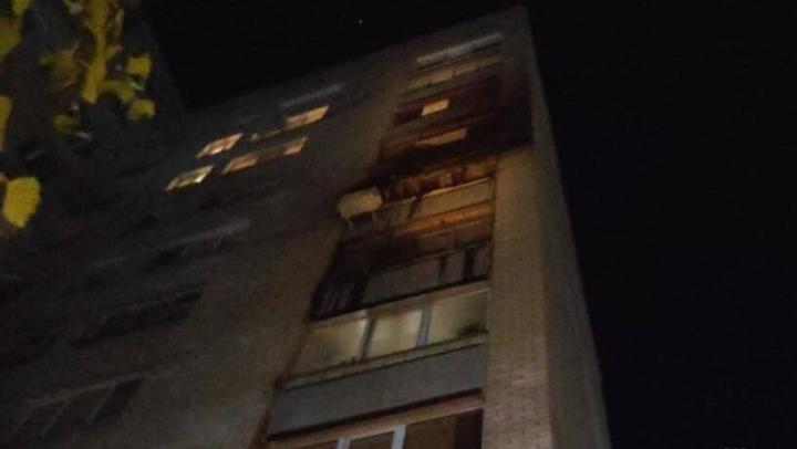 Ночью из горящей десятиэтажки саратовские пожарные эвакуировали 25 жильцов 