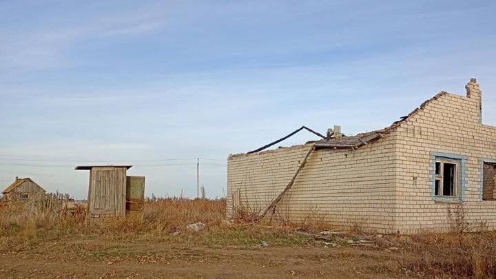 Трое погибли на пожаре в нежилом доме в Пугачевском районе