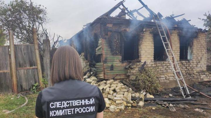Пожар в Пугачевском районе мог начаться от непотушенной сигареты