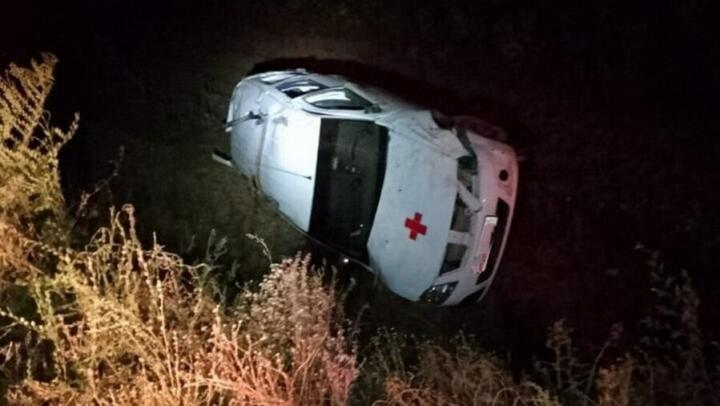 В Саратовской области перевернулся автомобиль скорой помощи