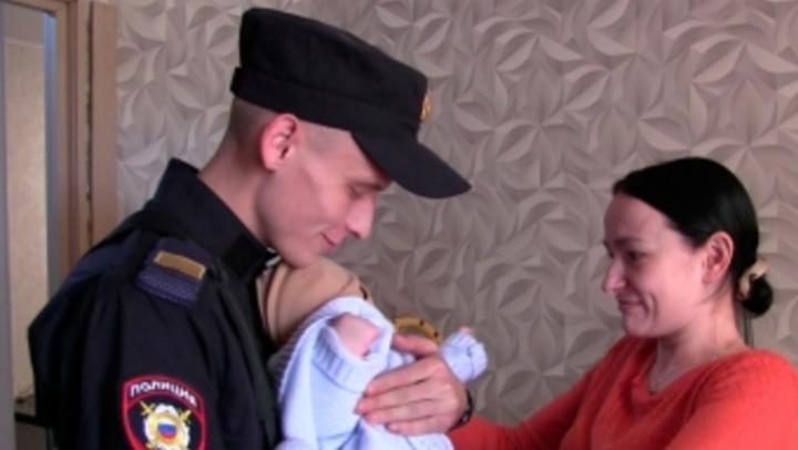 В Саратове полицейский спас ребенка на пожаре, укрыв малыша бронежилетом