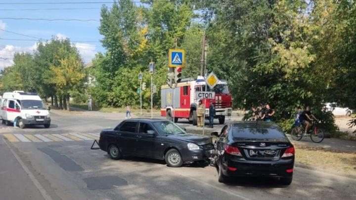 В Балакове водитель "Приоры" сбил пешехода и врезался в иномарку