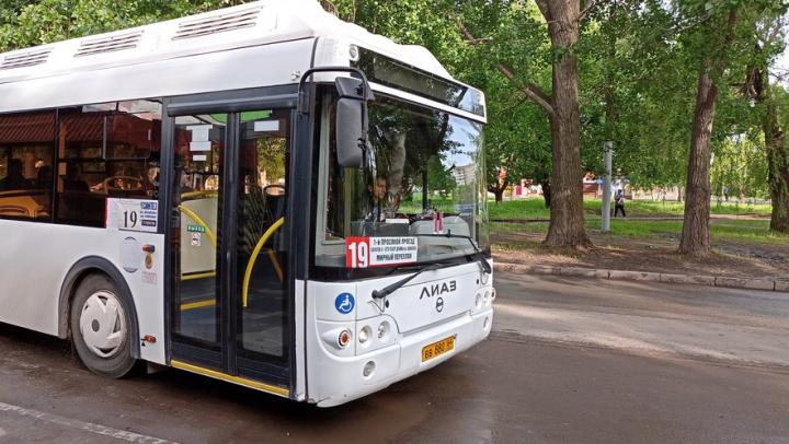 С понедельника в Саратове увеличат число автобусов на маршруте № 19