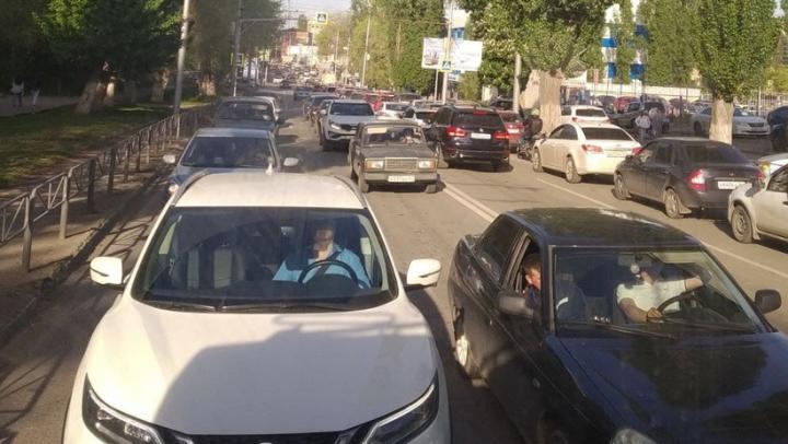 Транспортный коллапс в Саратове: перевозчиков-нарушителей могут лишить лицензии 