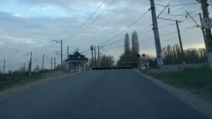 В Ленинском районе Саратова на несколько дней закроют переезд