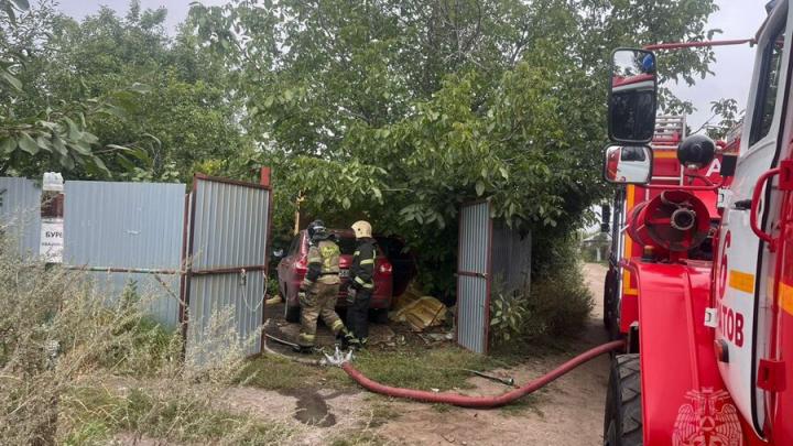 Бабушка с внучкой получили ожоги на пожаре на даче в Заводском районе