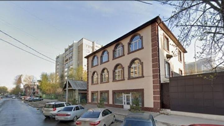 Администрация пытается снести трехэтажку в центре Саратова 