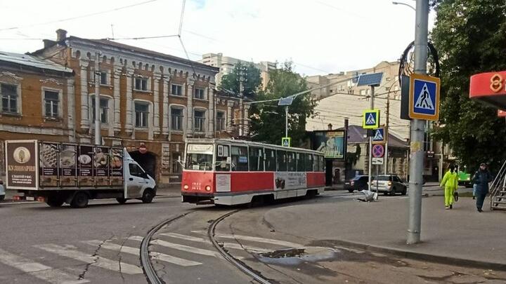 В Саратове остановились трамваи №11 из-за ДТП у Сенного рынка