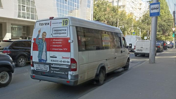 Саратовцы жалуются, что не на всех автобусах №19 срабатывают транспортные карты