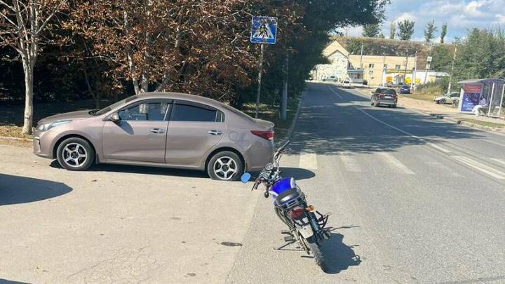 В Саратове подросток на мотоцикле врезался в иномарку