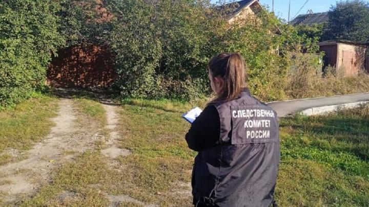 Житель Аткарска обнаружил возле дома труп неизвестного