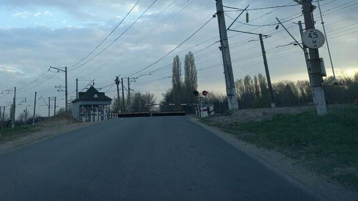 В Саратове временно закроют три железнодорожных переезда