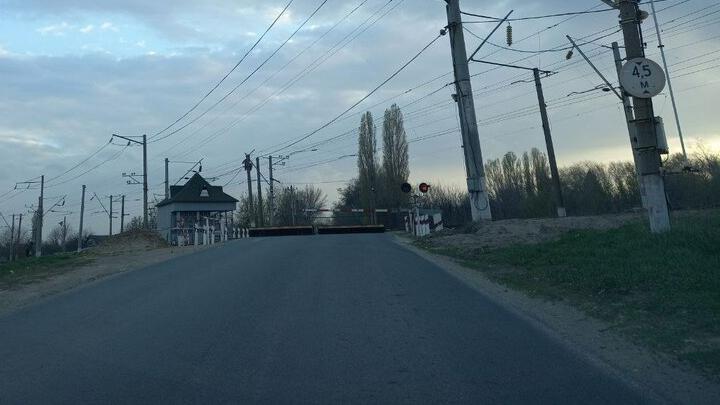 В Саратове и Татищеве временно закроют железнодорожные переезды