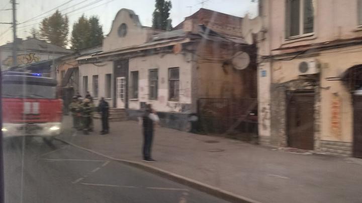 В Саратове на Московской горит дом