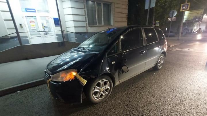 В темноте на улице Чапаева в Саратове иномарка сбила пенсионерку