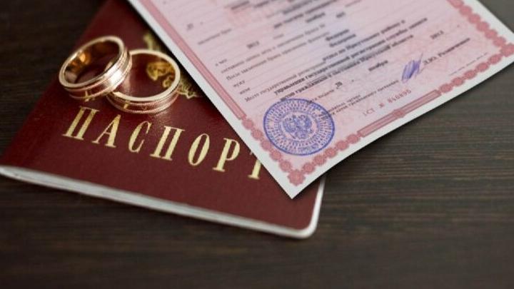 Саратовцы в будущем смогут регистрировать брак в МФЦ