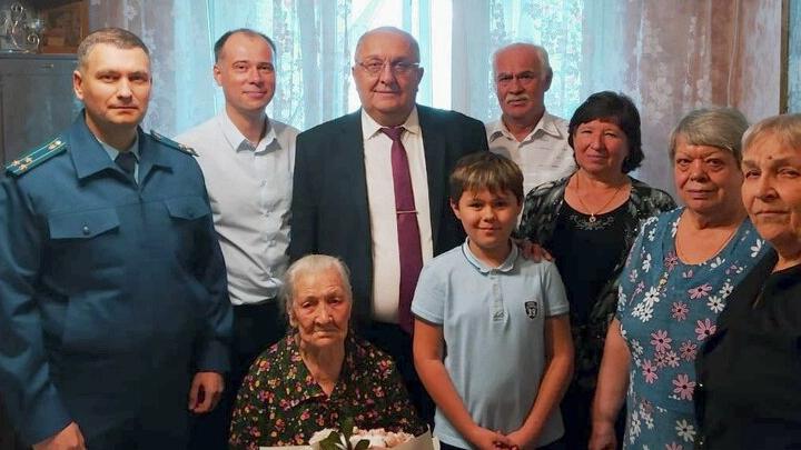 В Саратове ветеран труда отметила 100-летний юбилей