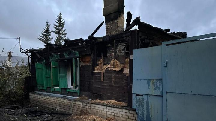 На ночном пожаре в Саратове погиб мужчина