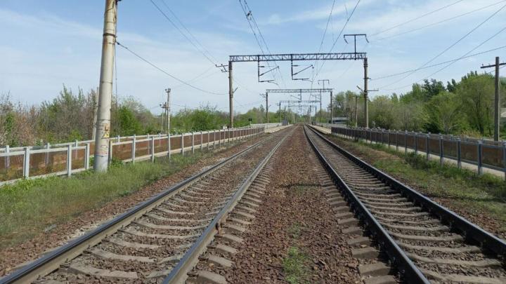 Саратовский водитель выплатил компенсацию за столкновение с поездом