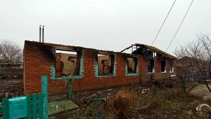 Ночью в саратовском селе горел дом: жильцы успели спастись