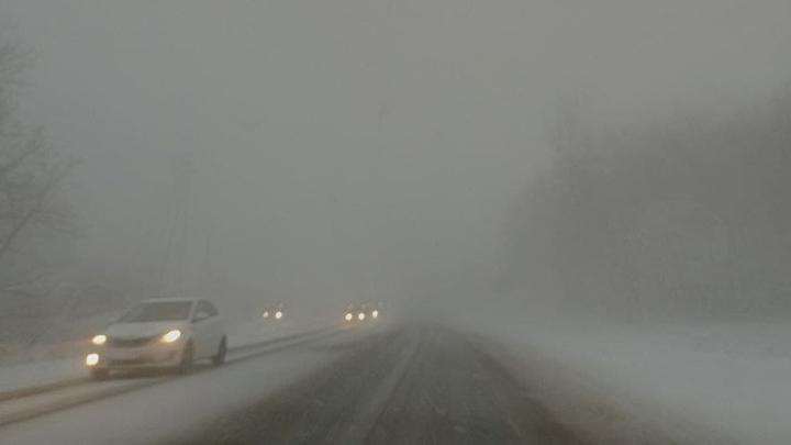 Мокрый снег с туманом сделают опасными дороги Саратовской области