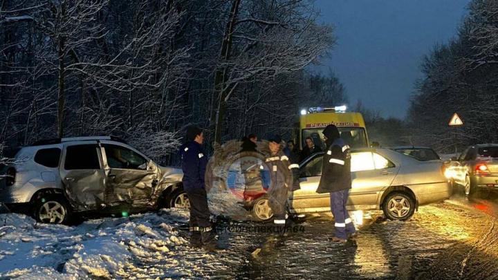 У саратовского лагеря "Березка" в ДТП с иномарками пострадали оба водителя