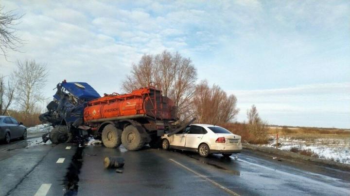 Два водителя погибли в массовом ДТП в Советском районе