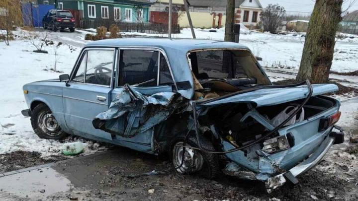 Мужчина пострадал в ДТП с двумя "Жигулями" в Калининске