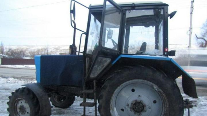 В Марксовском районе мужчина угнал трактор, чтобы съездить за алкоголем