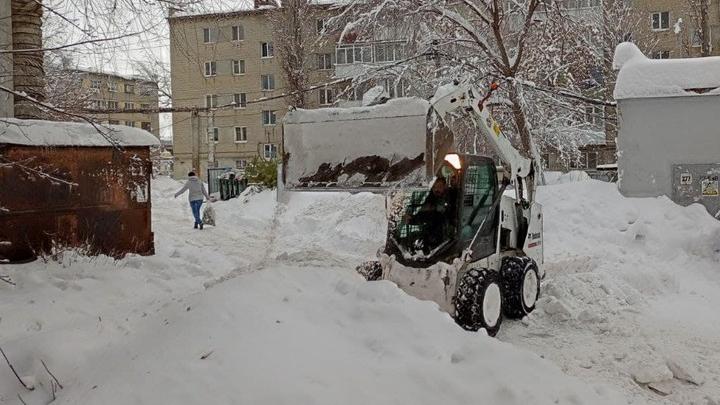 На уборку снега в Заводском районе Саратова власти потратят 1,5 миллиона рублей