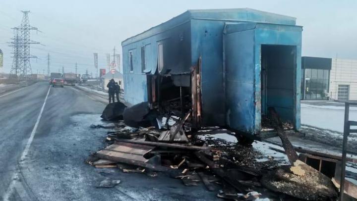 В Балакове горел строительный вагончик