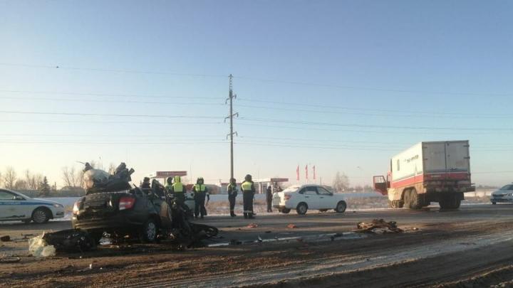 Водитель "Гранты" погиб после столкновения с "КамАЗом" в Балаковском районе