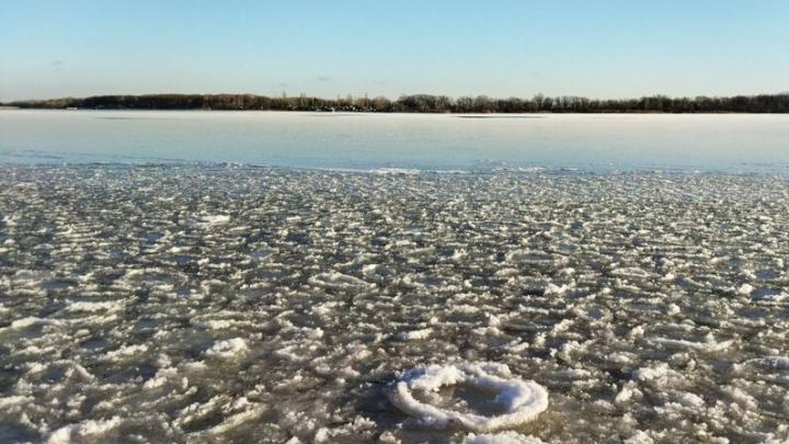 В Саратове начал действовать запрет выхода на лед