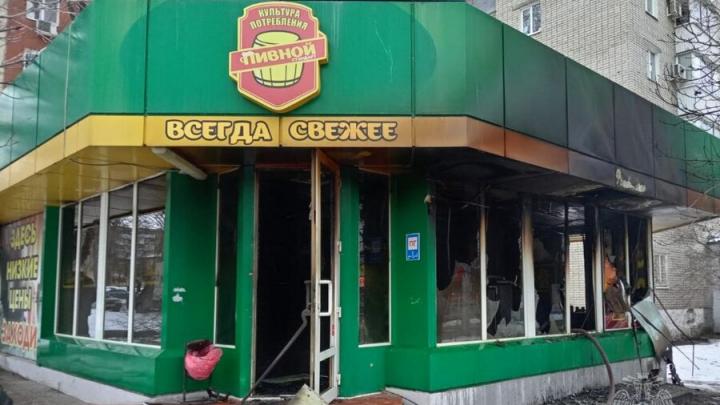 В Заводском районе Саратова горел пивной магазин