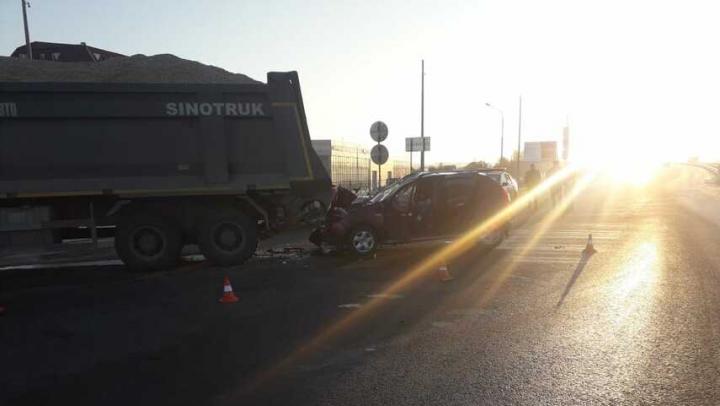 В Татищевском районе водитель иномарки оказался в больнице после ДТП с грузовиком