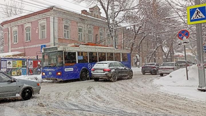 В Саратове прервано движение двух троллейбусных маршрутов