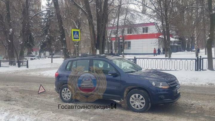 На Астраханской в Саратове иномарка сбила женщину на пешеходном переходе