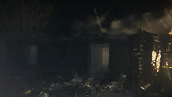 В Татищевском районе горел дом