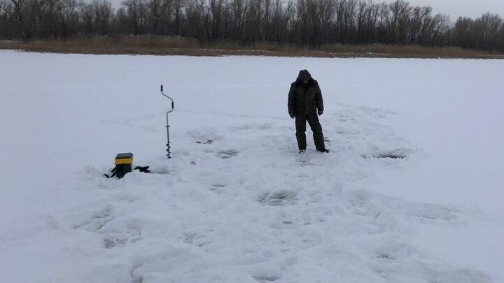 В Энгельсе оштрафовали нескольких рыбаков за выход на лед