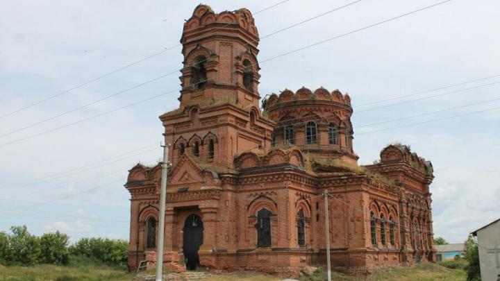 Сельская церковь в Новобурасском районе признана памятником